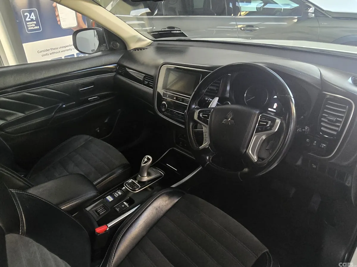Mitsubishi Outlander SUV, Petrol Plug-in Hybrid, 2018, White