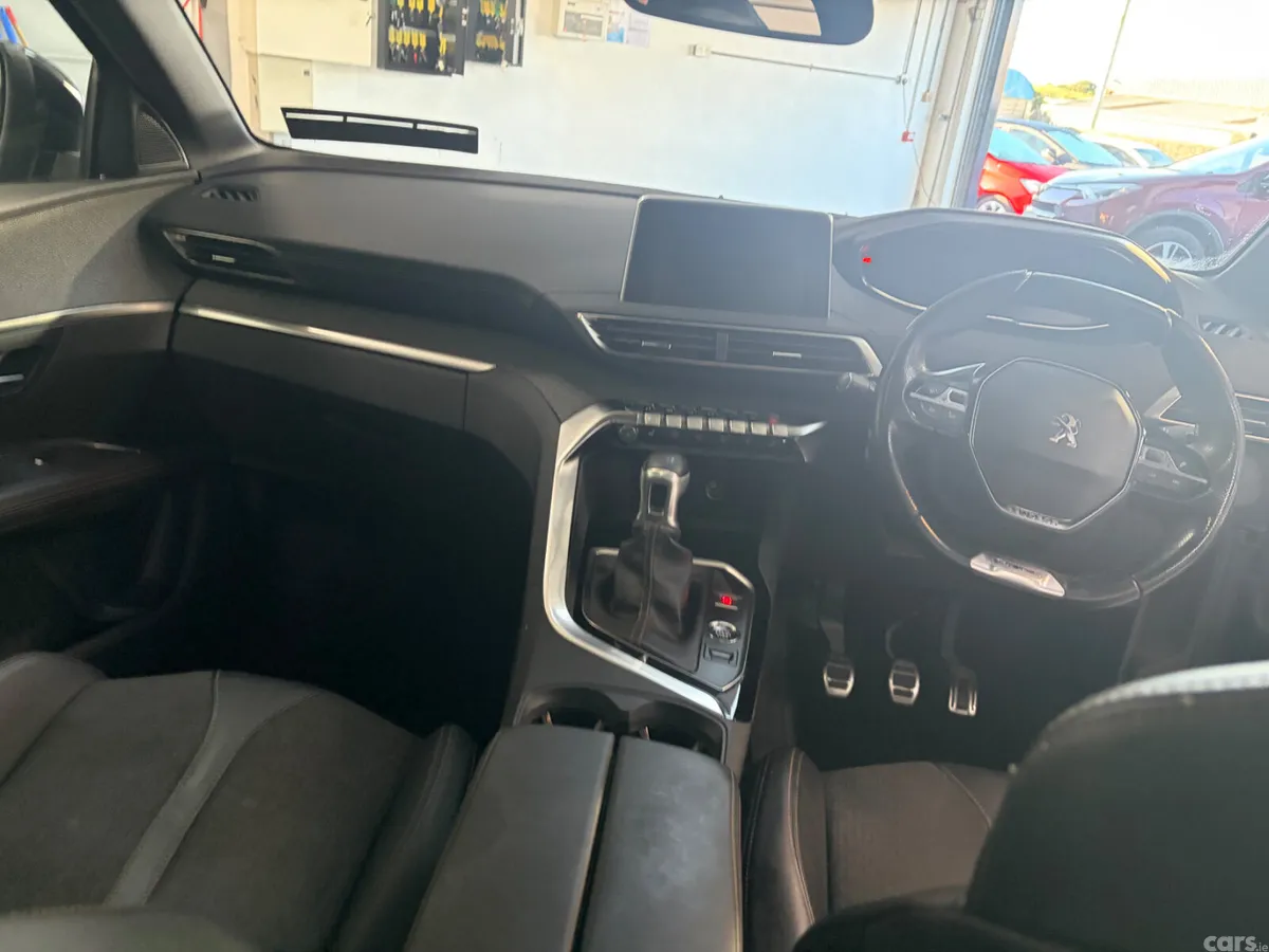 Peugeot 5008 MPV, Diesel, 2020, Grey