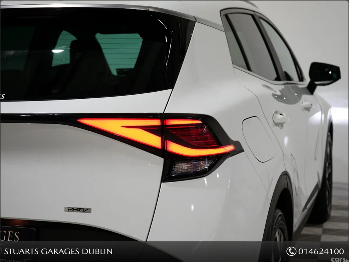 Kia Sportage MPV, Petrol Plug-in Hybrid, 2023, White