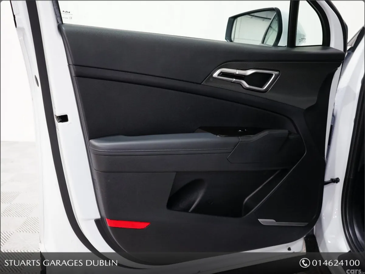 Kia Sportage MPV, Petrol Plug-in Hybrid, 2023, White