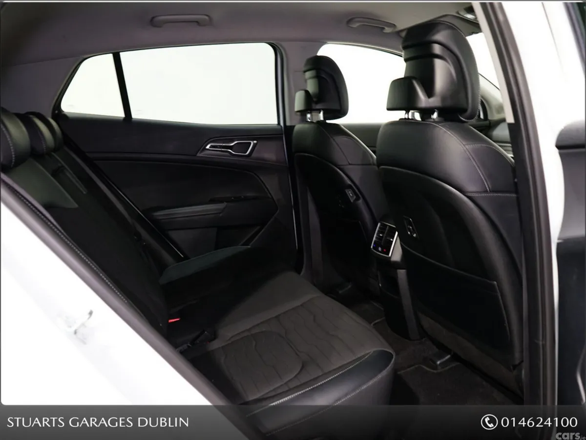Kia Sportage MPV, Petrol Plug-in Hybrid, 2023, White