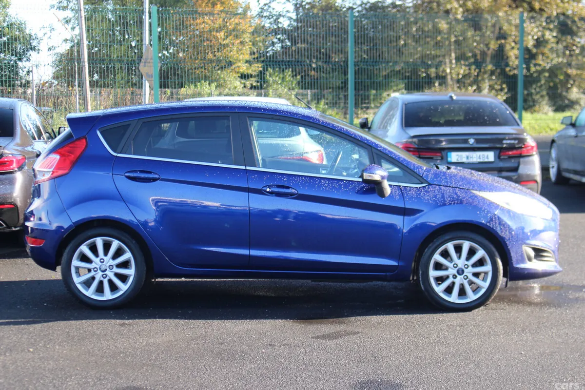 Ford Fiesta Hatchback, Petrol, 2016, Blue