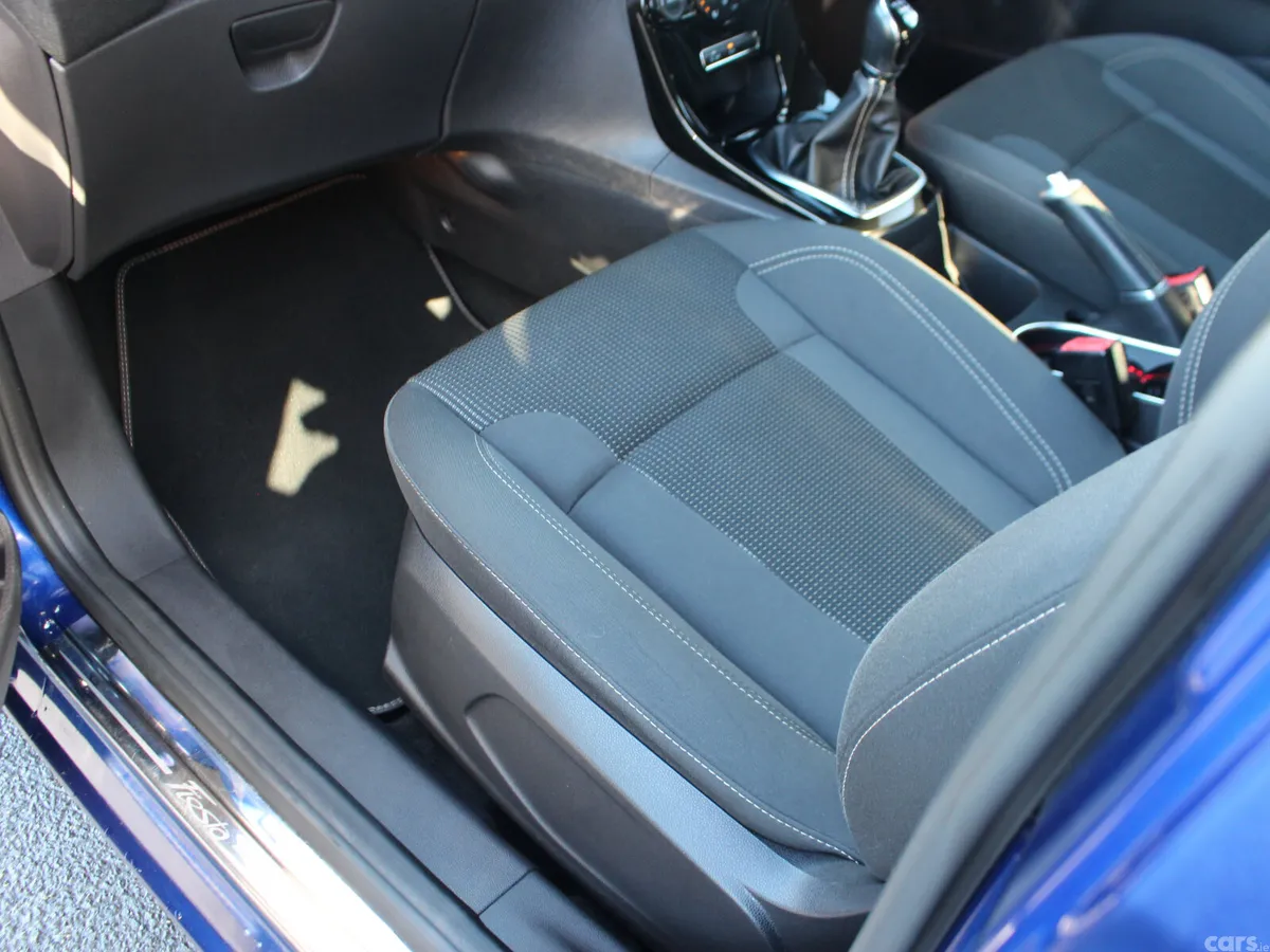 Ford Fiesta Hatchback, Petrol, 2016, Blue