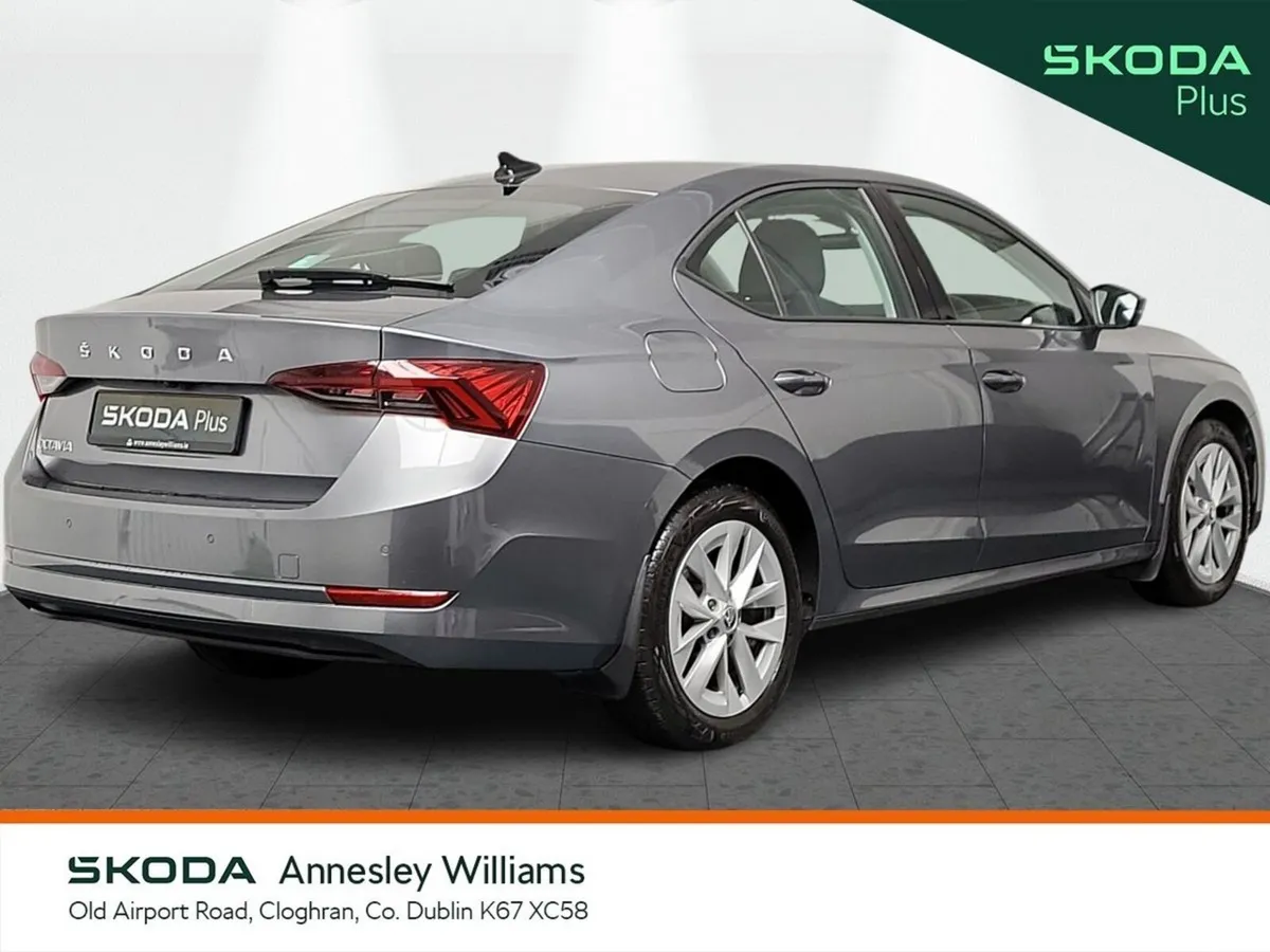 Skoda Octavia Saloon, Petrol, 2024, Grey
