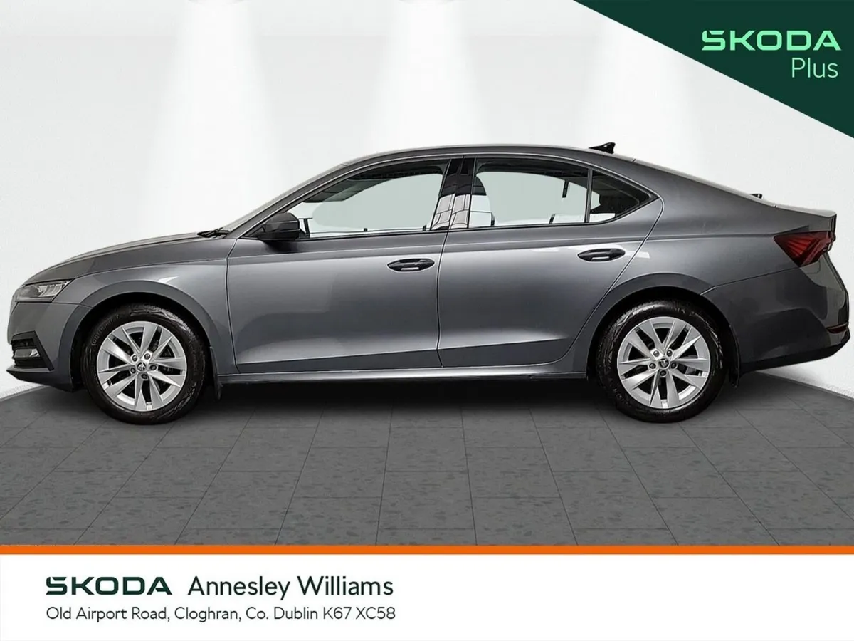 Skoda Octavia Saloon, Petrol, 2024, Grey