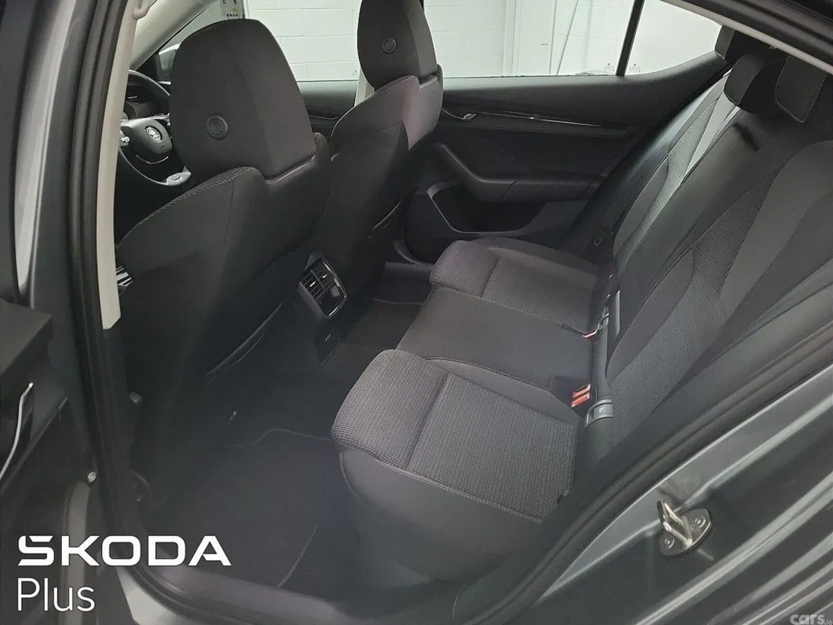 Skoda Octavia Saloon, Petrol, 2024, Grey