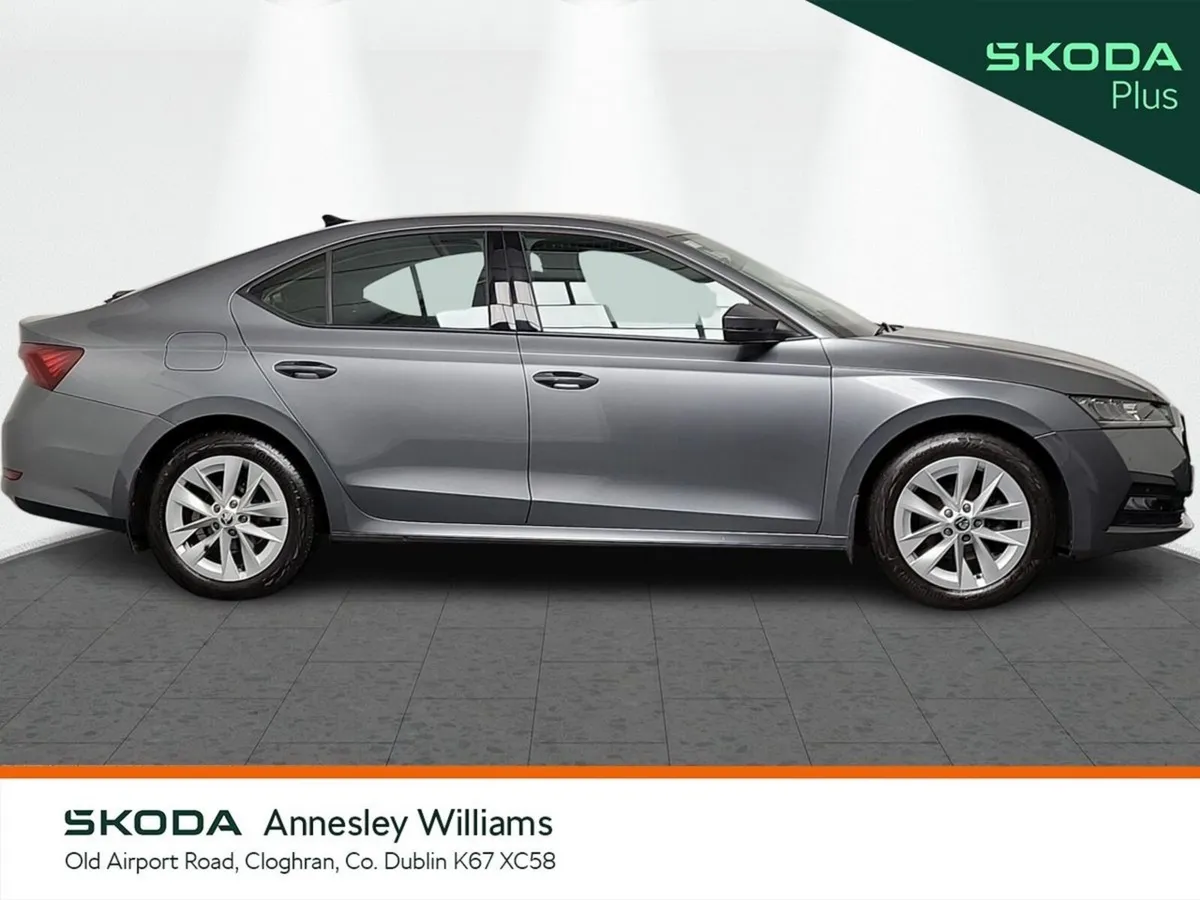 Skoda Octavia Saloon, Petrol, 2024, Grey