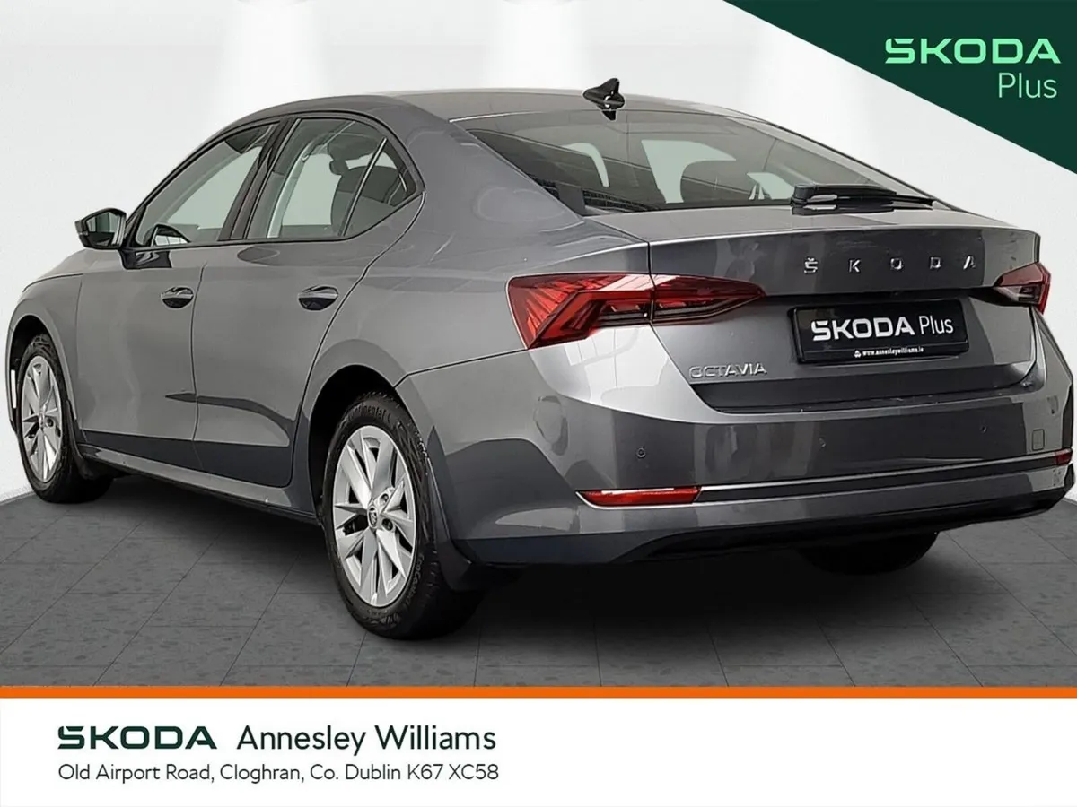 Skoda Octavia Saloon, Petrol, 2024, Grey