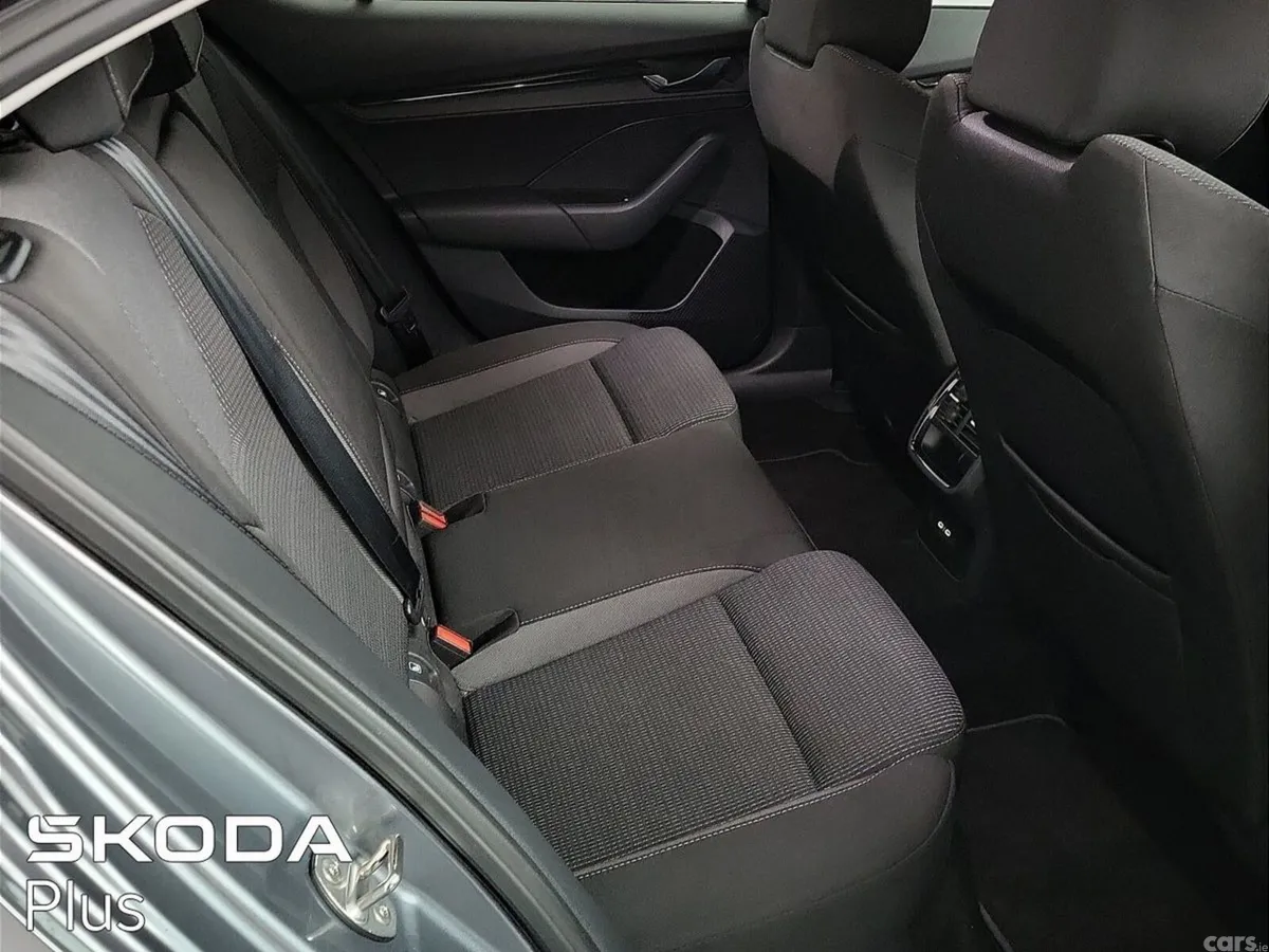 Skoda Octavia Saloon, Petrol, 2024, Grey