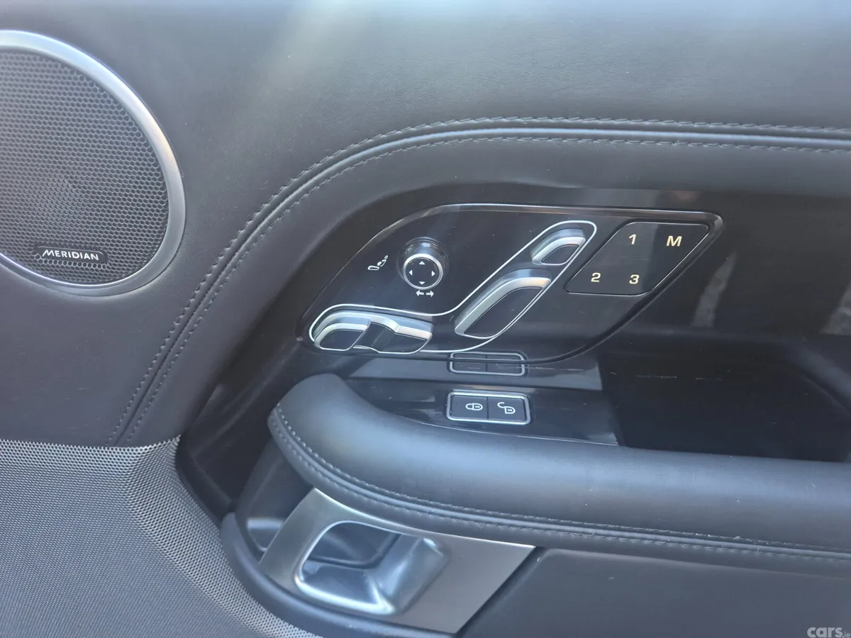 Land Rover Range Rover SUV, Petrol Plug-in Hybrid, 2019, Black