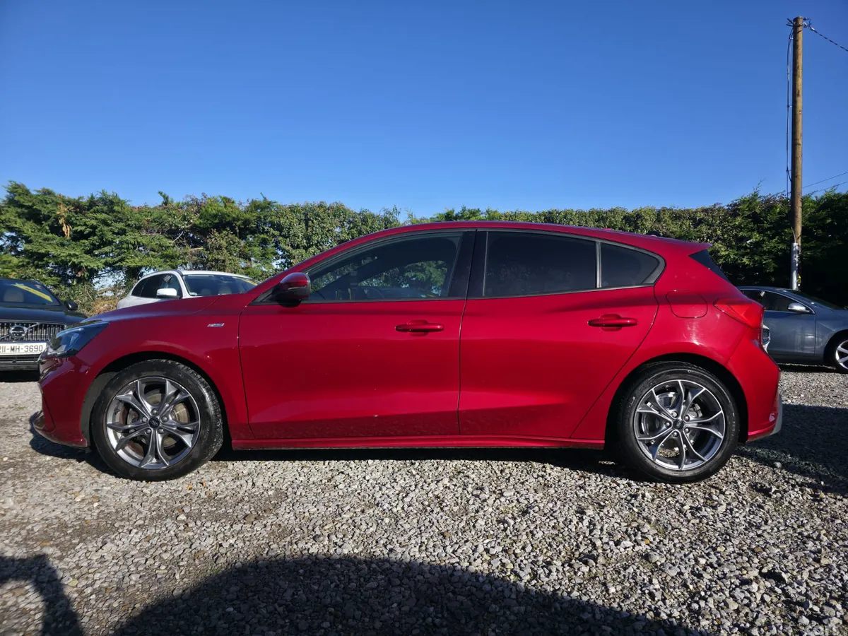 Ford Focus Hatchback, Diesel, 2020, Red