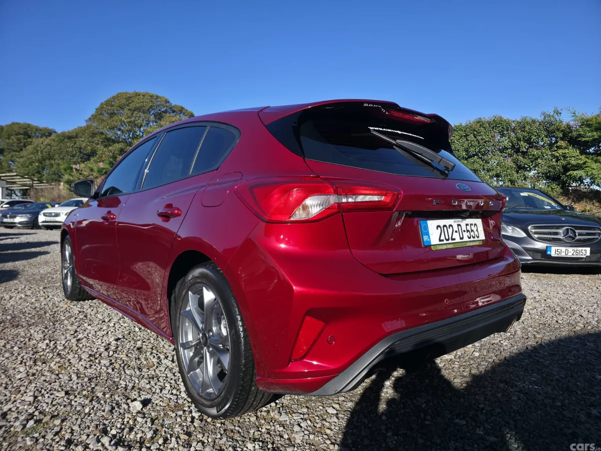 Ford Focus Hatchback, Diesel, 2020, Red