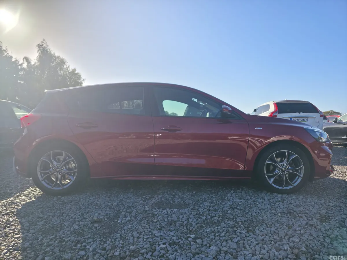 Ford Focus Hatchback, Diesel, 2020, Red