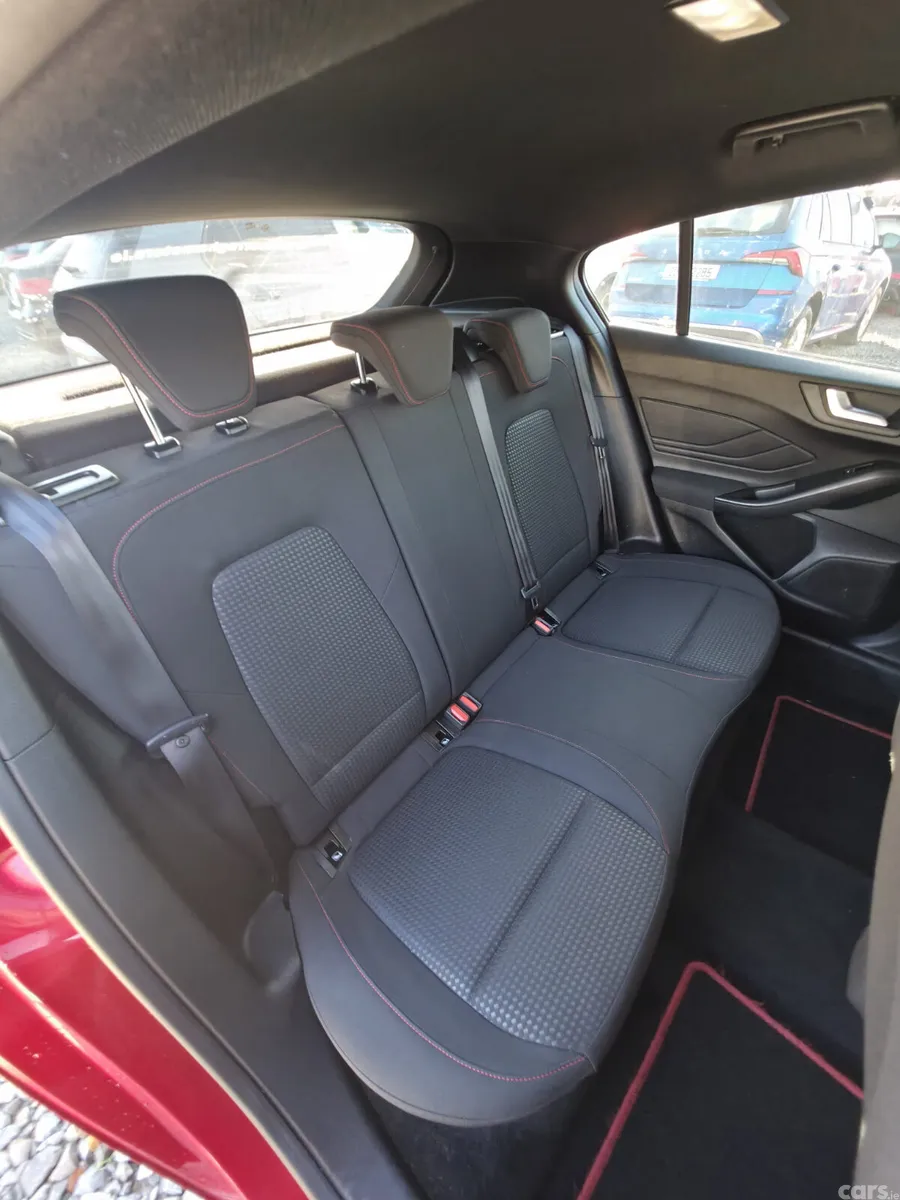 Ford Focus Hatchback, Diesel, 2020, Red