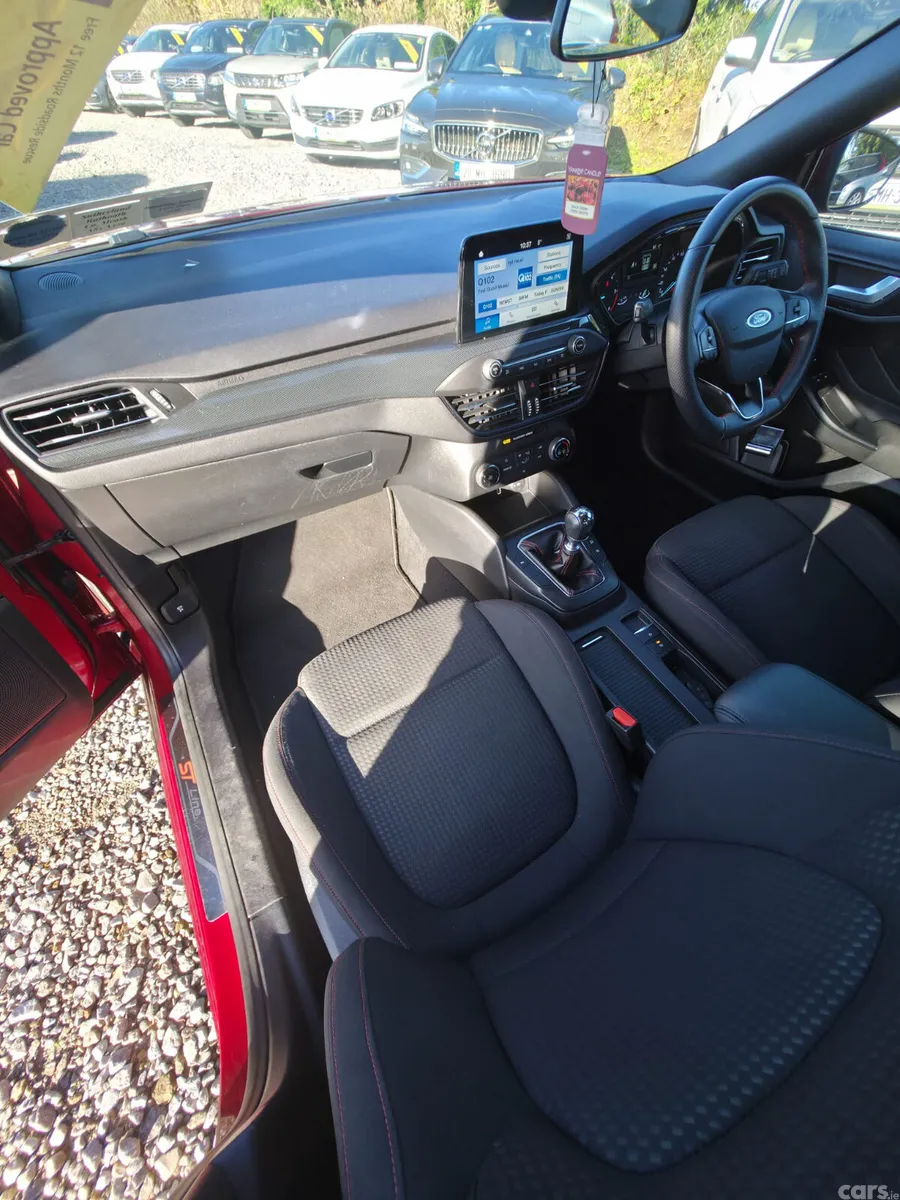 Ford Focus Hatchback, Diesel, 2020, Red