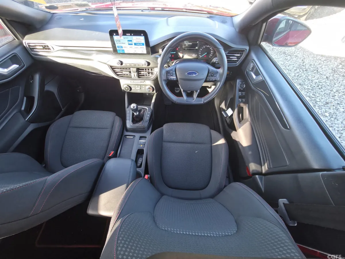 Ford Focus Hatchback, Diesel, 2020, Red