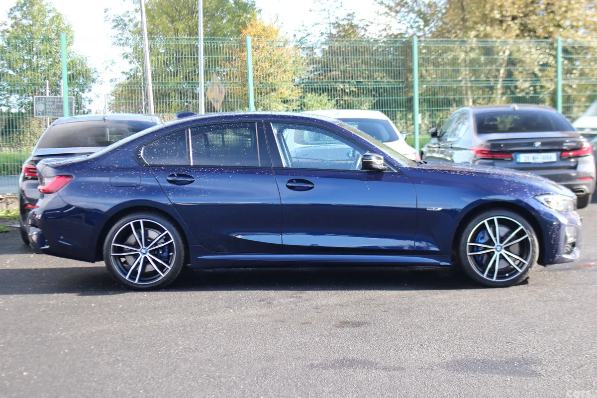 BMW 3-Series Saloon, Petrol Hybrid, 2022, Blue