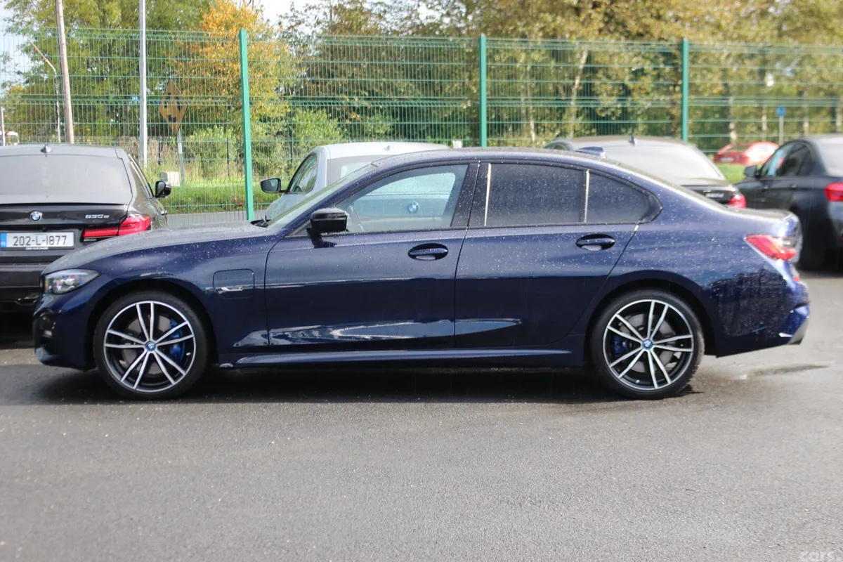 BMW 3-Series Saloon, Petrol Hybrid, 2022, Blue