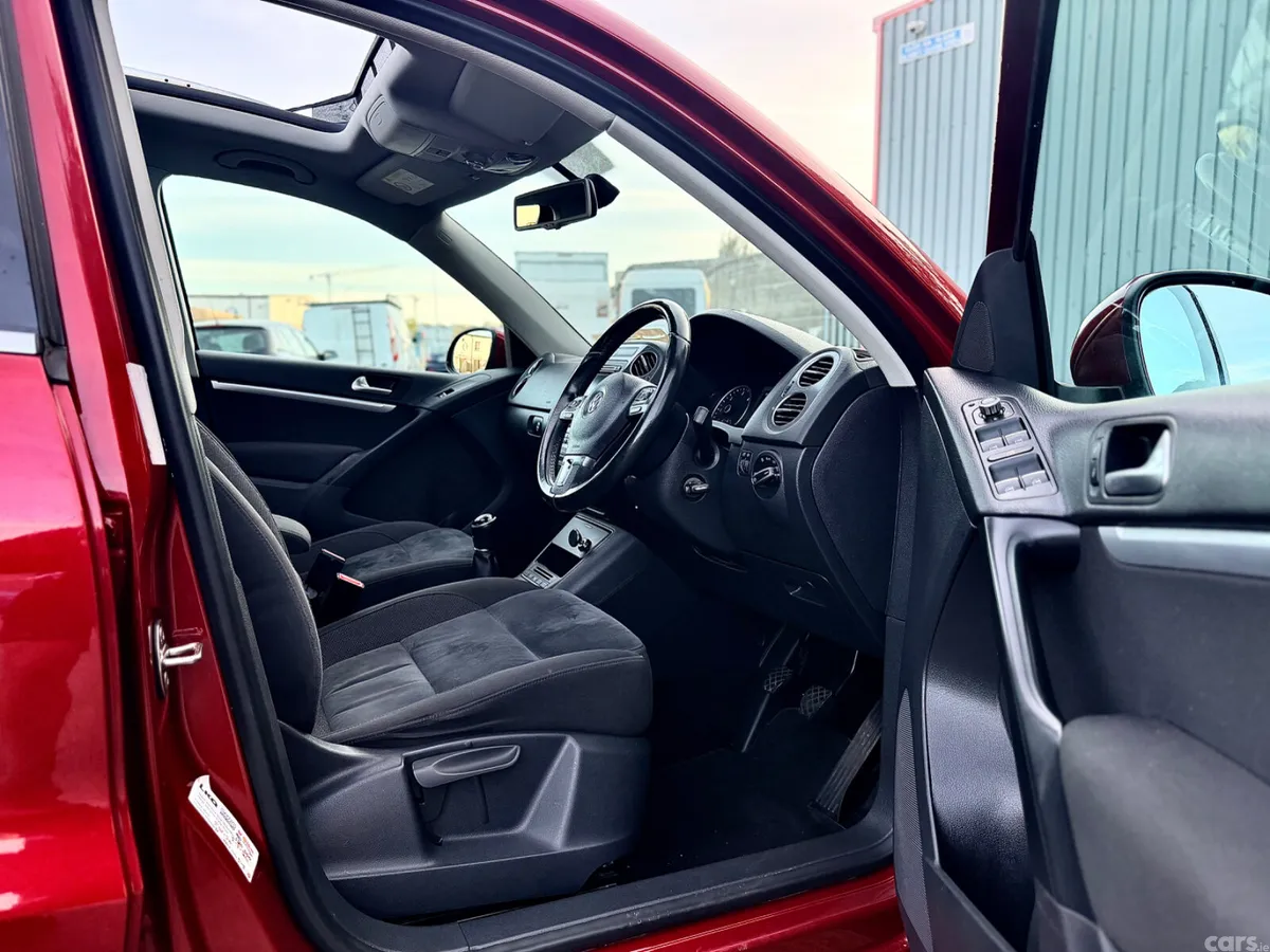 Volkswagen Tiguan SUV, Diesel, 2015, Red