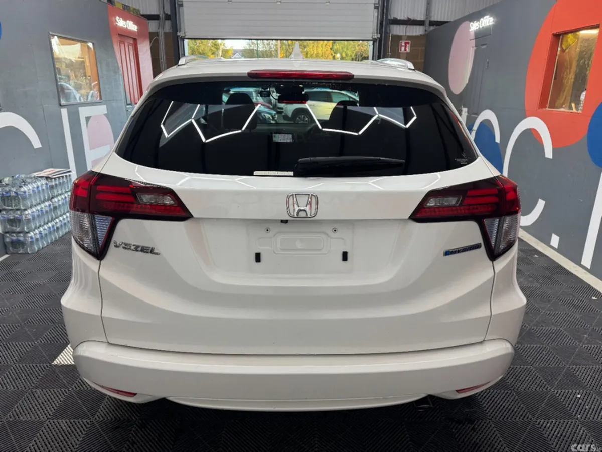 Honda Vezel SUV, Petrol, 2018, White