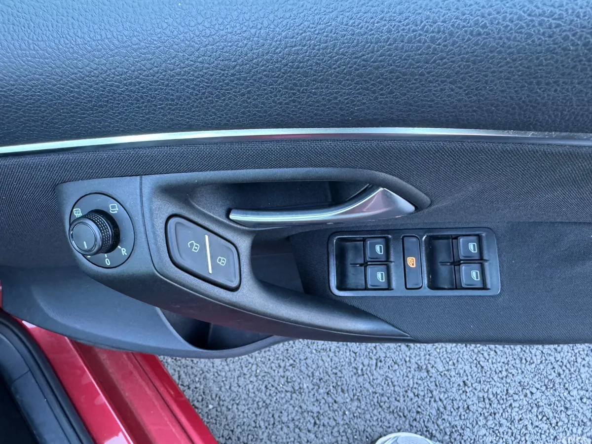 Volkswagen Polo Hatchback, Petrol, 2015, Red
