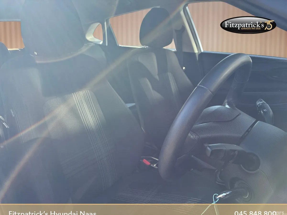 Hyundai i20 Hatchback, Petrol, 2024, Blue