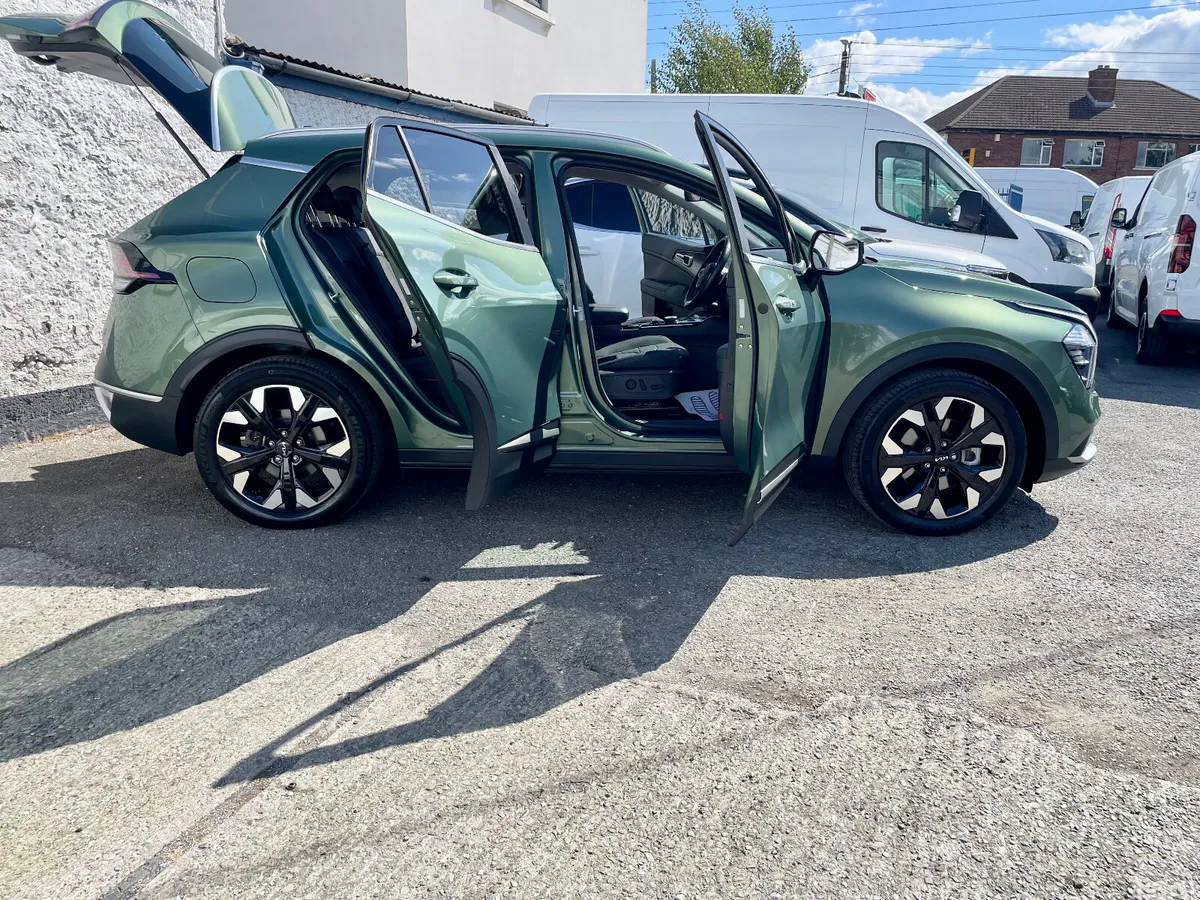 Kia Sportage SUV, Petrol Plug-in Hybrid, 2024, Green