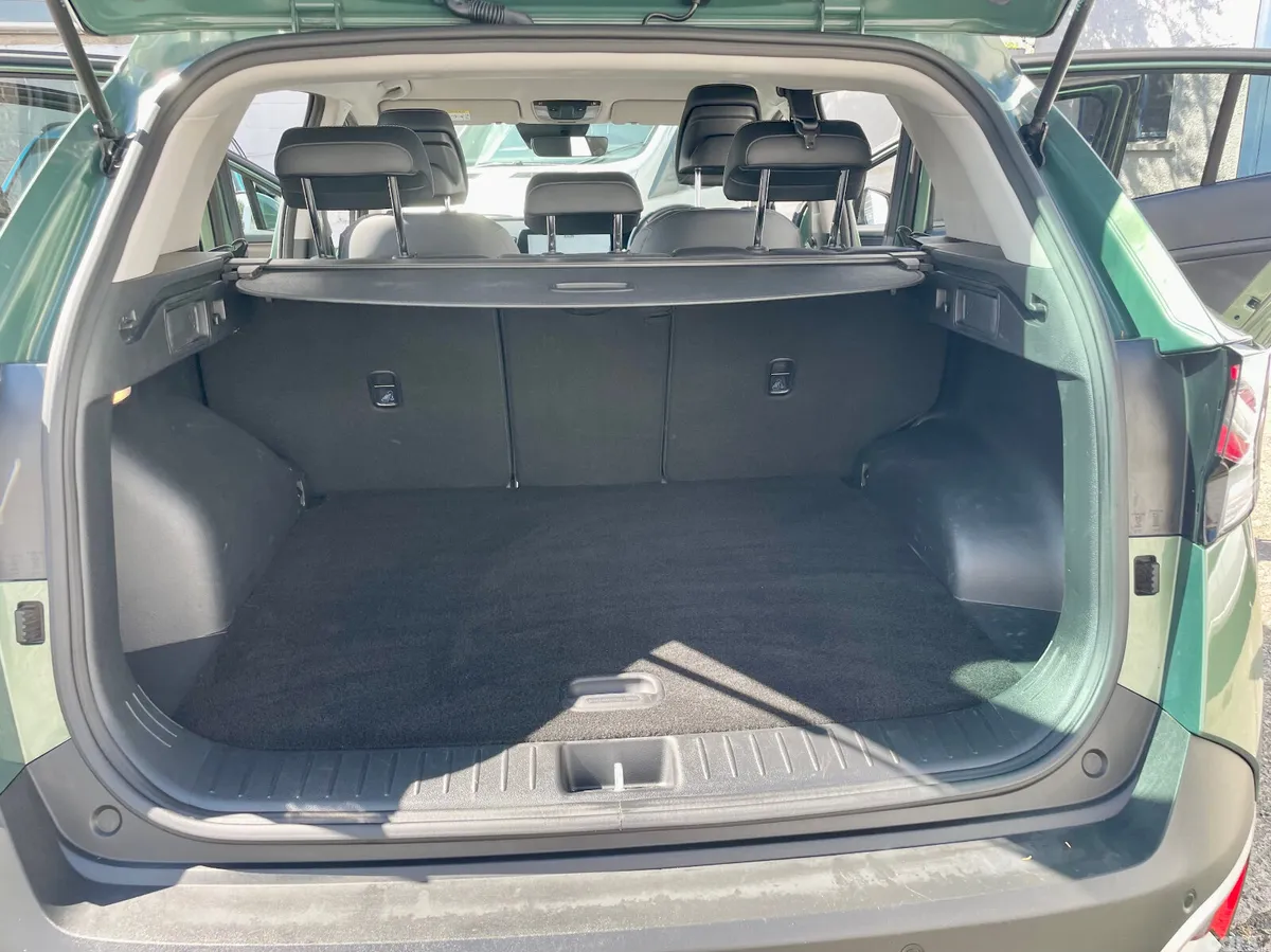 Kia Sportage SUV, Petrol Plug-in Hybrid, 2024, Green