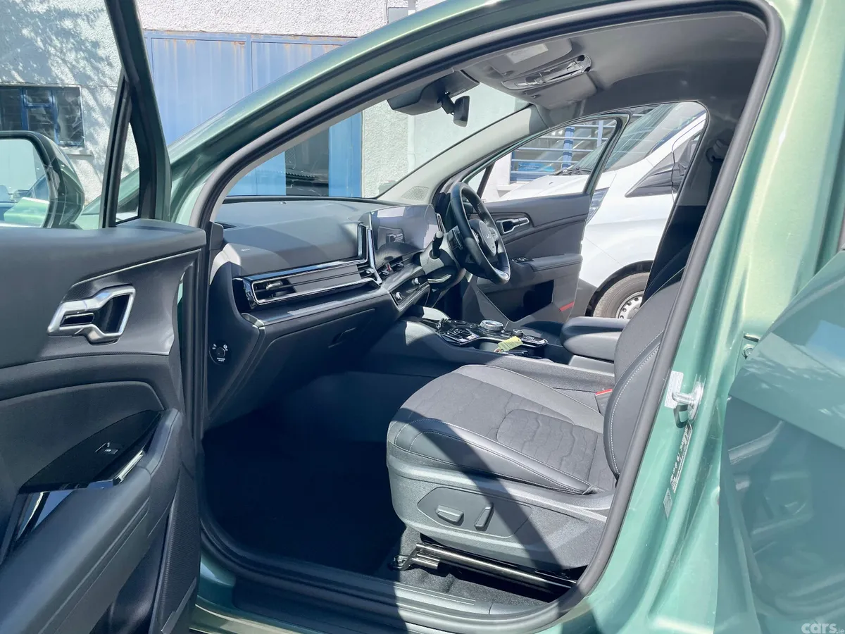 Kia Sportage SUV, Petrol Plug-in Hybrid, 2024, Green