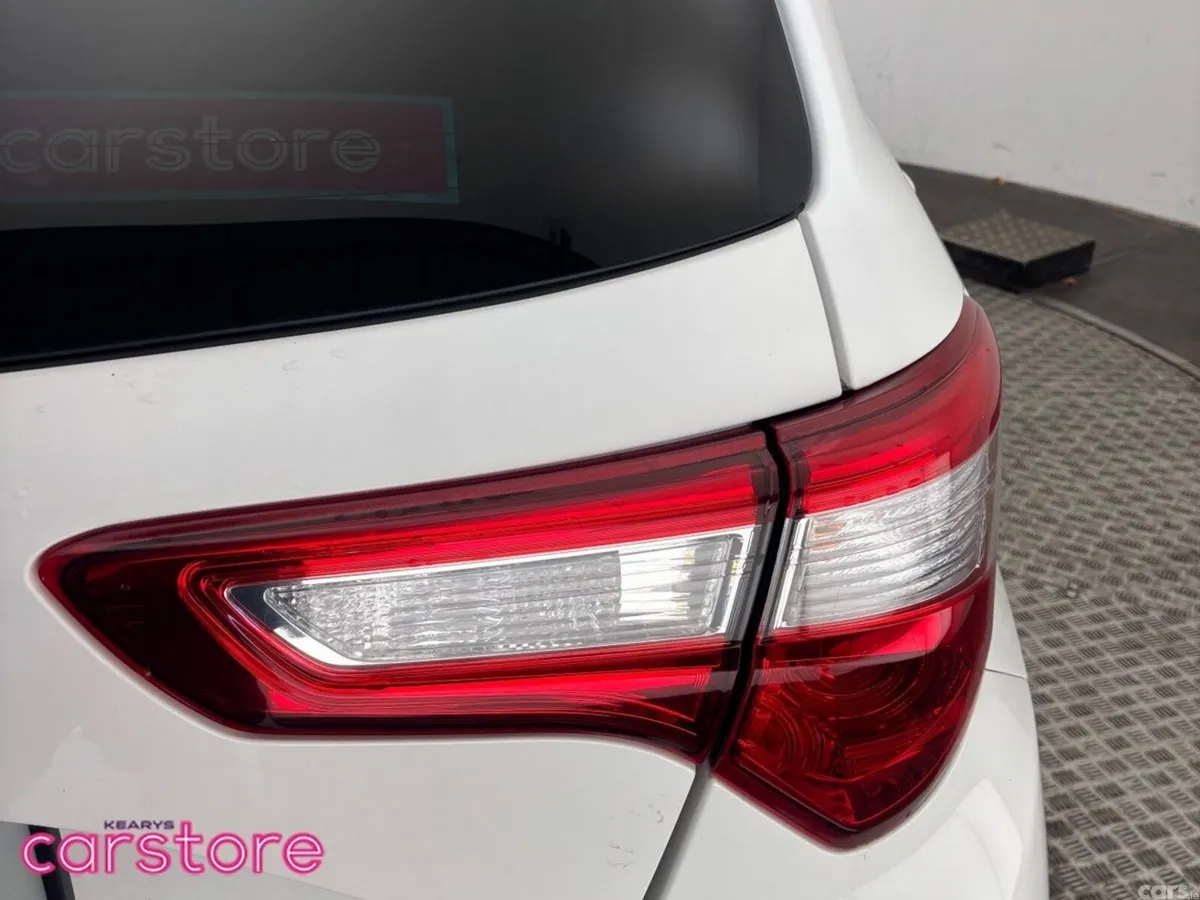 Toyota Vitz Hatchback, Petrol, 2019, White