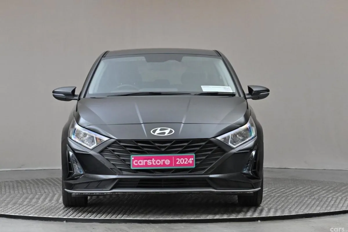 Hyundai i20 Hatchback, Petrol, 2024, Black