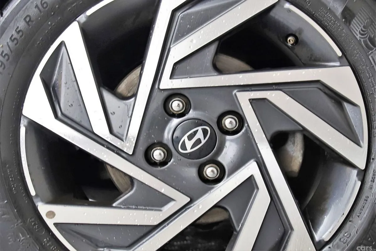 Hyundai i20 Hatchback, Petrol, 2024, Black