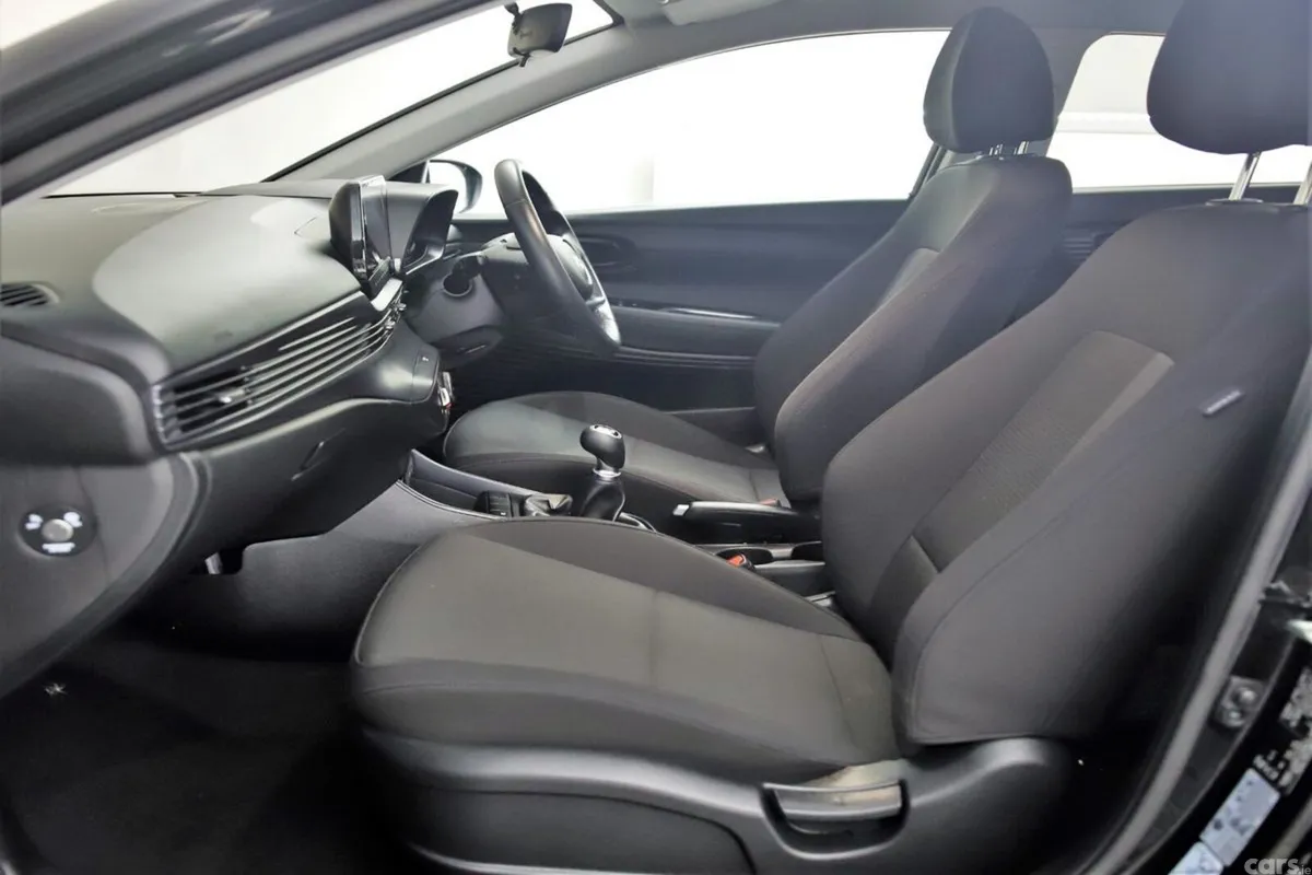 Hyundai i20 Hatchback, Petrol, 2024, Black