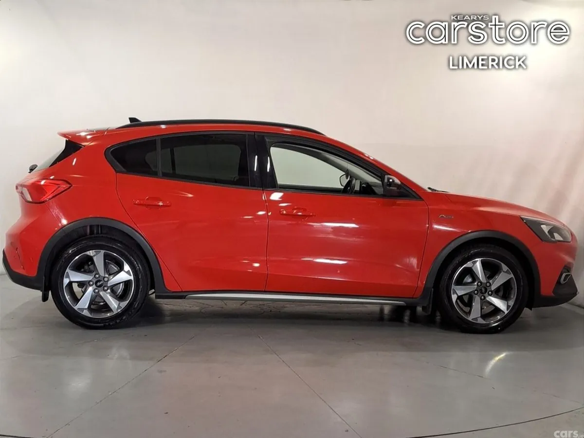 Ford Focus Hatchback, Diesel, 2021, Red