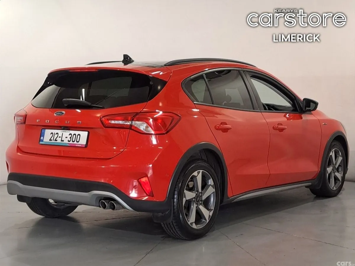 Ford Focus Hatchback, Diesel, 2021, Red
