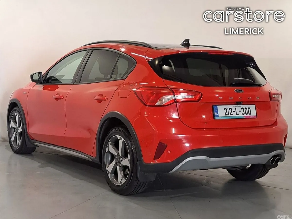 Ford Focus Hatchback, Diesel, 2021, Red