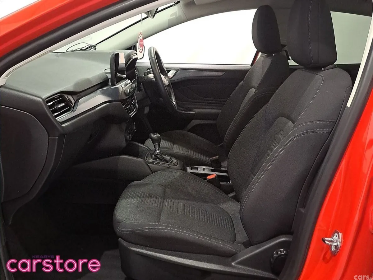 Ford Focus Hatchback, Diesel, 2021, Red