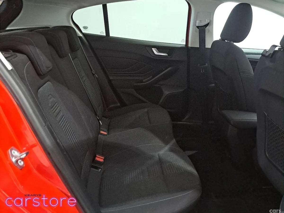 Ford Focus Hatchback, Diesel, 2021, Red