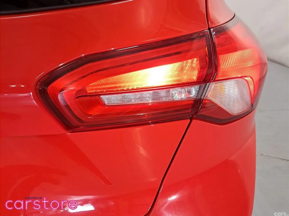 Ford Focus Hatchback, Diesel, 2021, Red