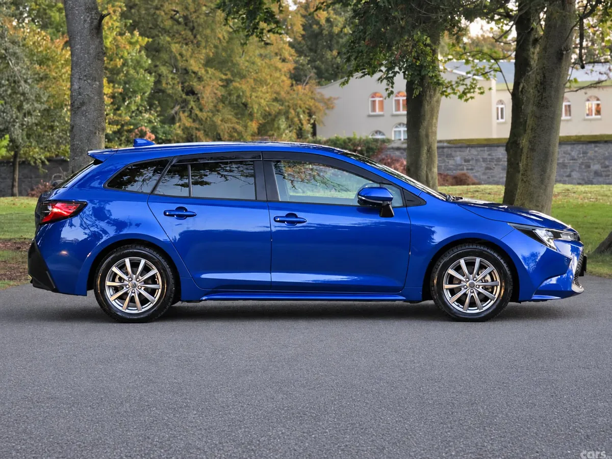 Toyota Corolla Estate, Petrol Hybrid, 2021, Blue