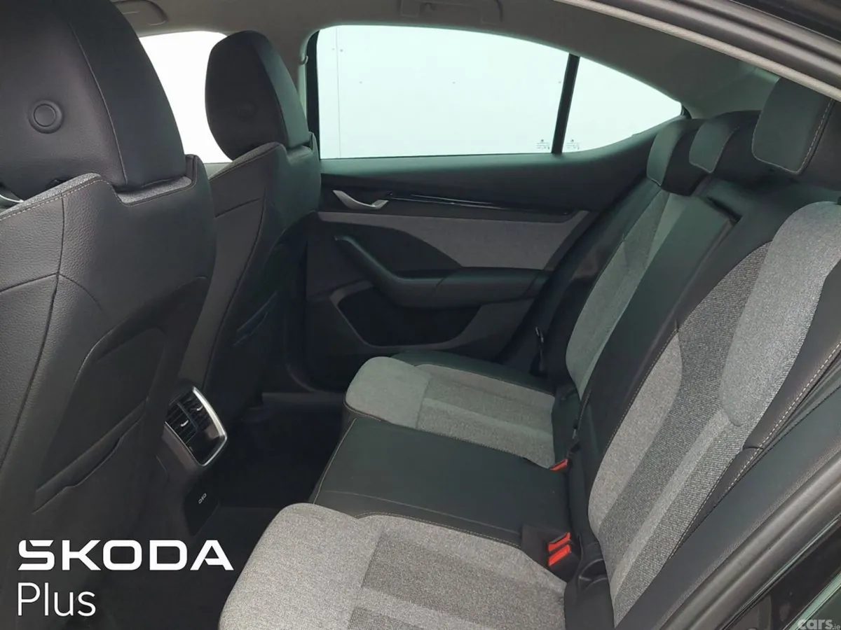 Skoda Octavia Saloon, Diesel, 2026, Black