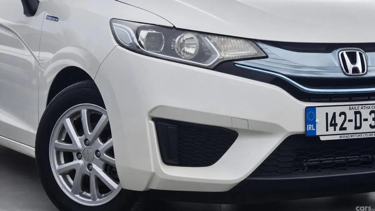 Honda Fit Hatchback, Petrol Hybrid, 2014, White