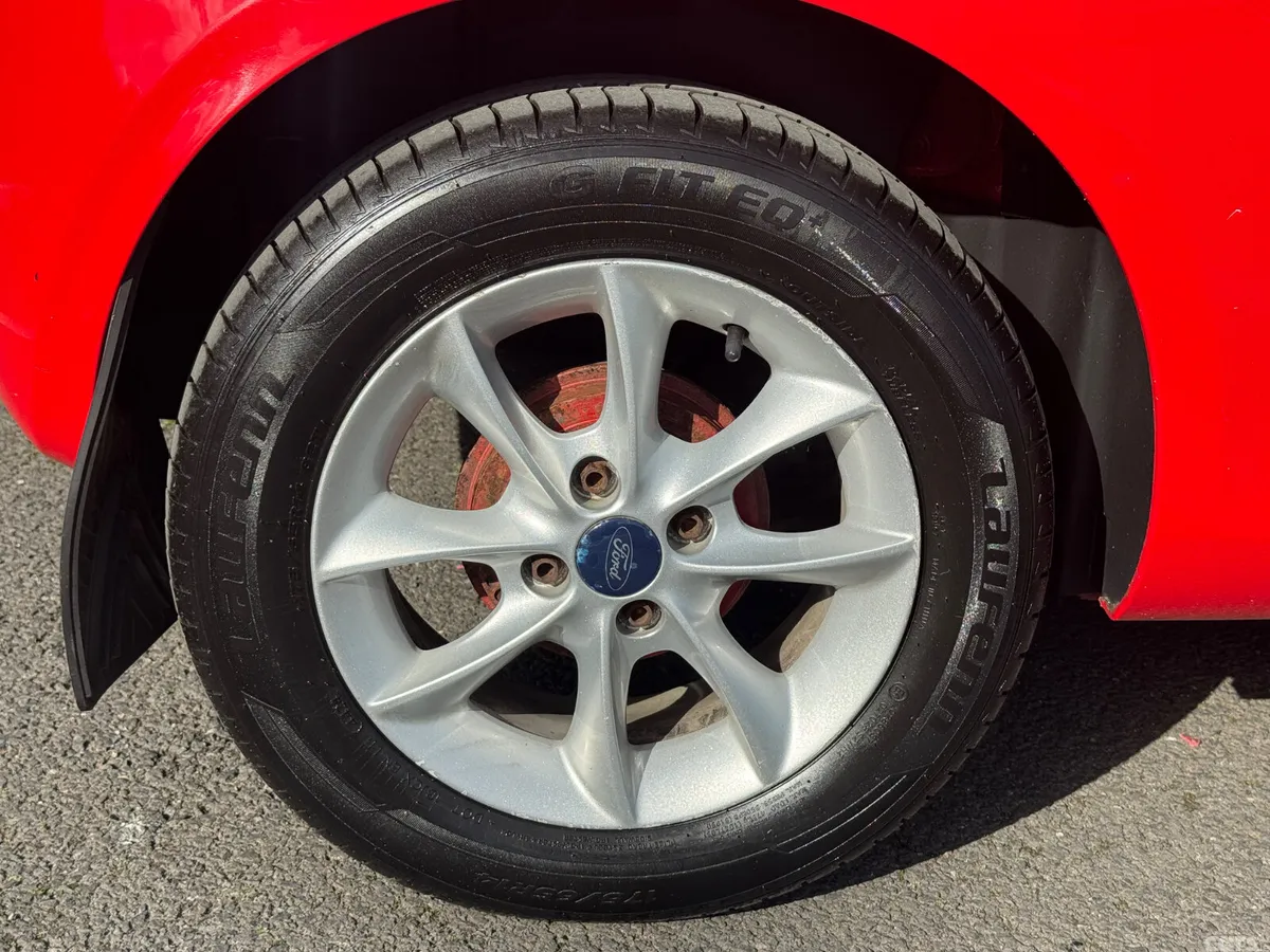 Ford KA Hatchback, Petrol, 2013, Red