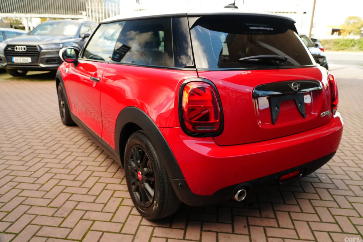 Mini Cooper Hatchback, Diesel, 2021, Red