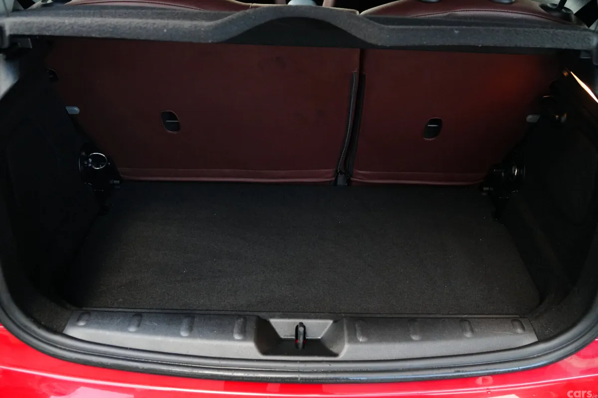 Mini Cooper Hatchback, Diesel, 2021, Red