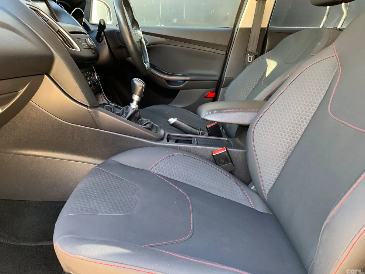 Ford Focus Hatchback, Petrol, 2016, Black