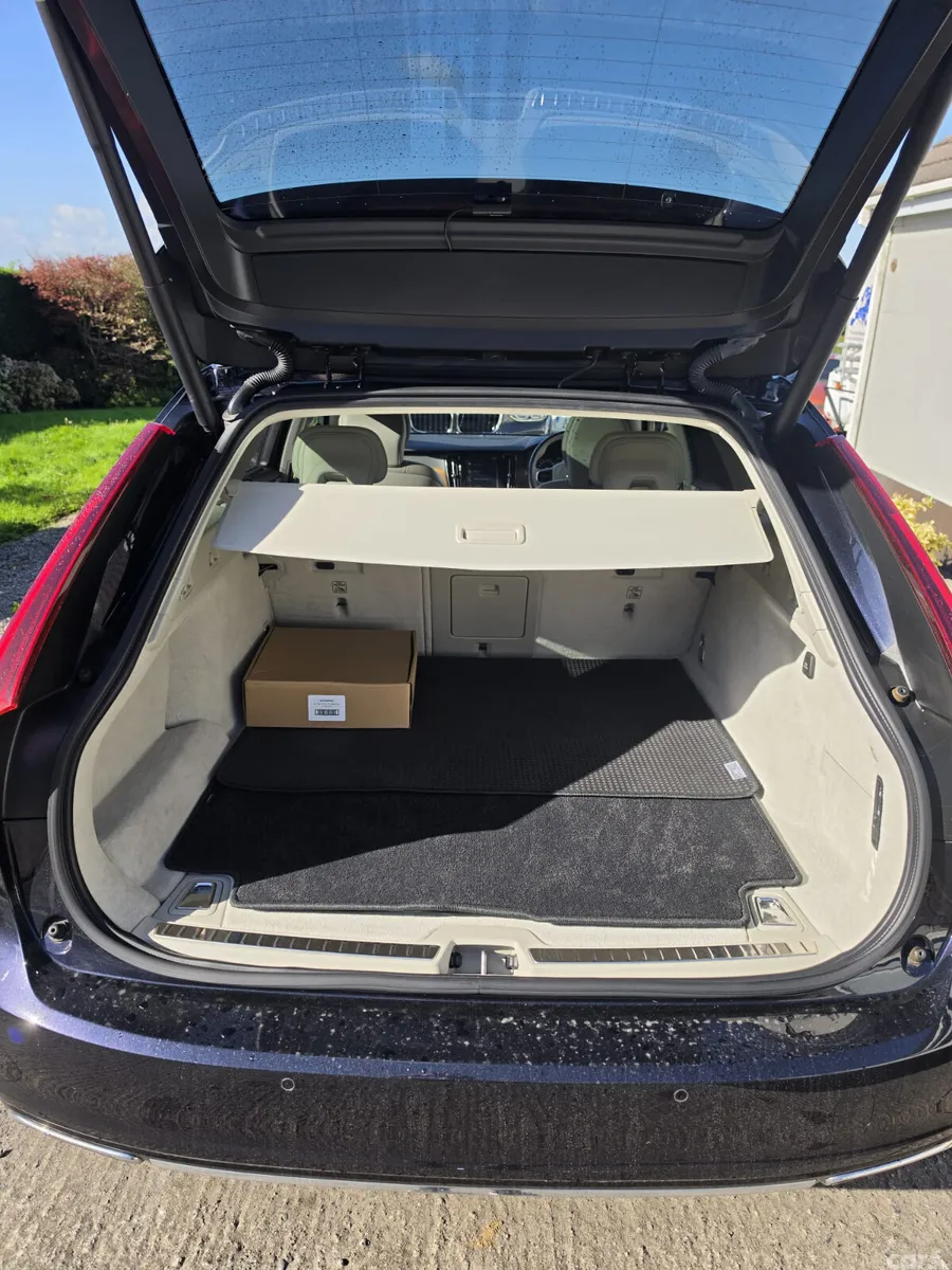 Volvo V90 Estate, Petrol Plug-in Hybrid, 2019, Blue