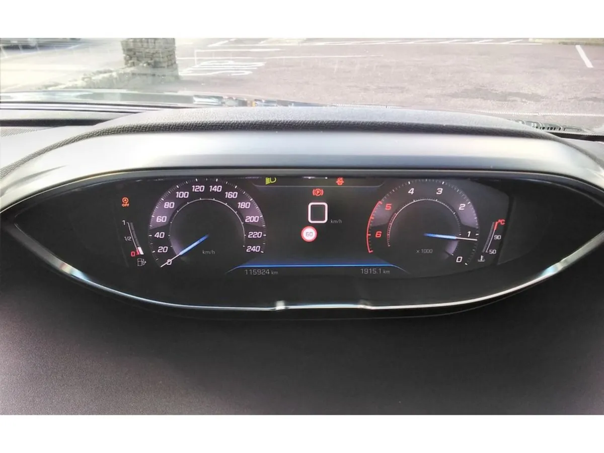Peugeot 5008 SUV, Diesel, 2022, Grey
