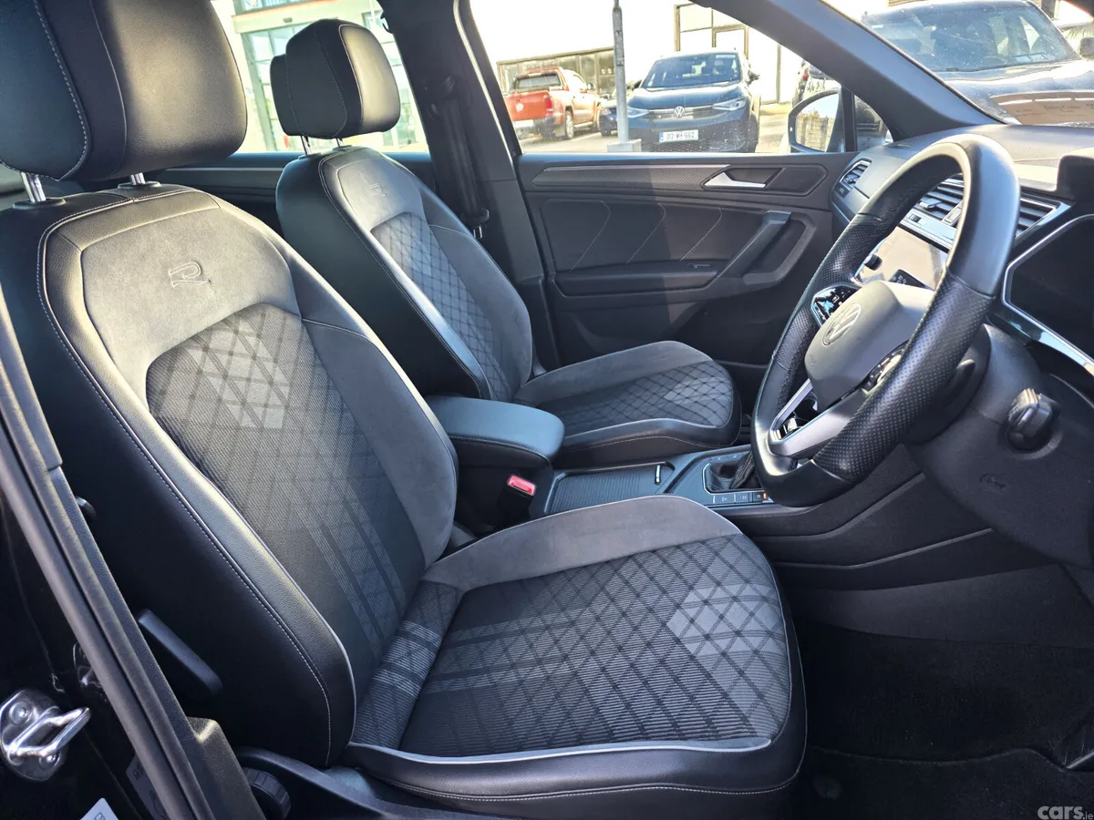 Volkswagen Tiguan SUV, Petrol Plug-in Hybrid, 2023, Black