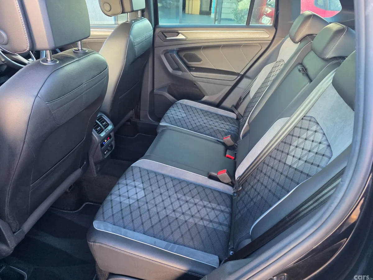 Volkswagen Tiguan SUV, Petrol Plug-in Hybrid, 2023, Black